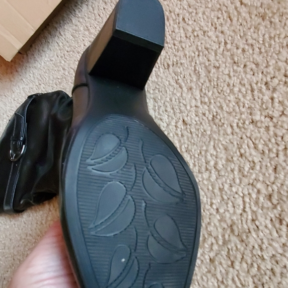 Womens boots - Picture 6 of 8